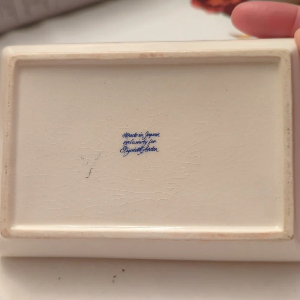 Elizabeth Arden dish